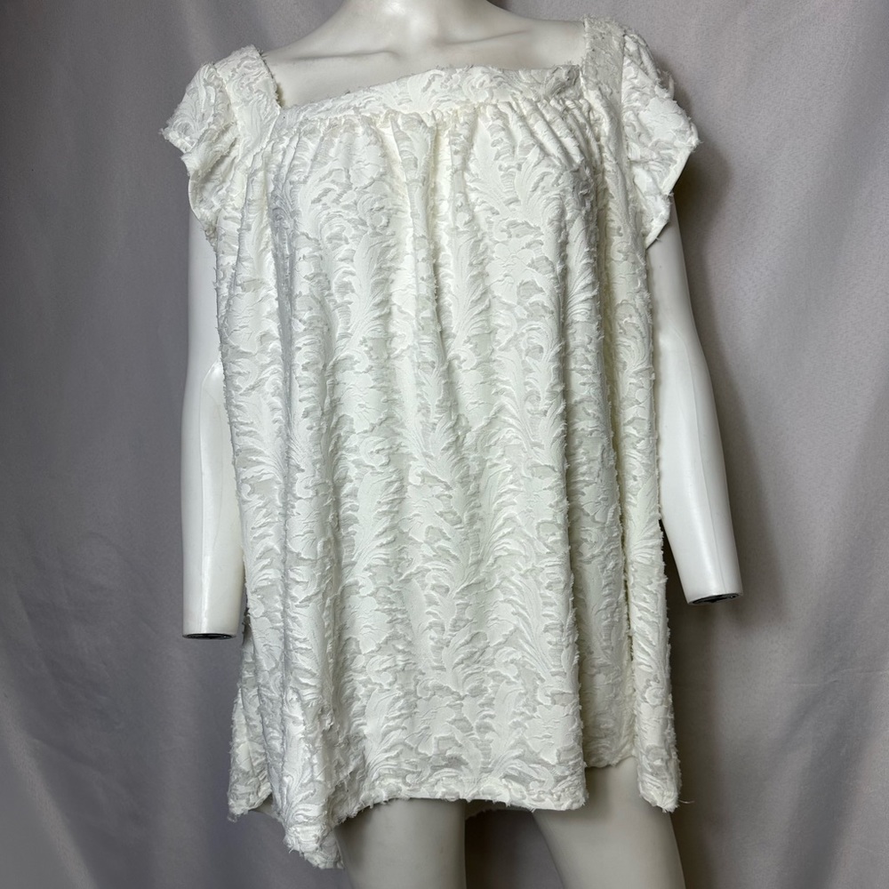 NWT Lauren Conrad 4X White Stunning Blouse